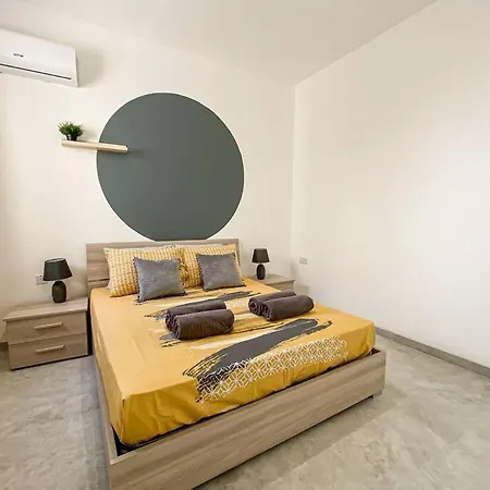 Ocean Breeze 8 - Sliema Strand, *