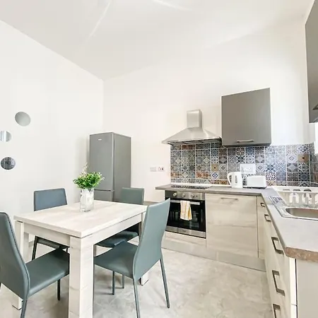 Ocean Breeze 8 - Sliema Strand, * Gzira