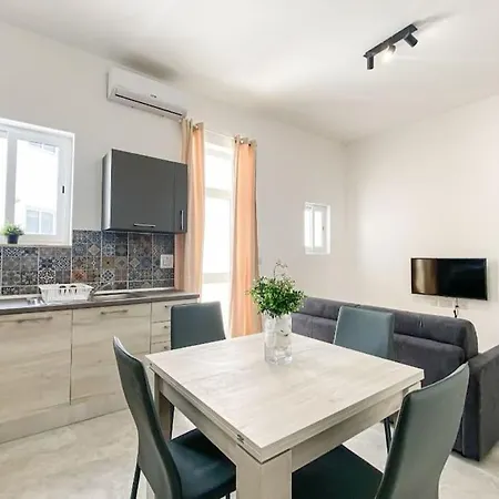 Ocean Breeze 8 - Sliema Strand,