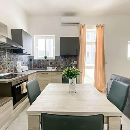 Apartment Ocean Breeze 8 - Sliema Strand, *