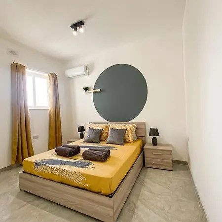 Ocean Breeze 8 - Sliema Strand, * Gzira