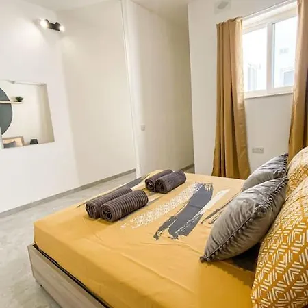 Ocean Breeze 8 - Sliema Strand, Lägenhet